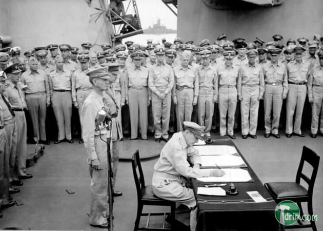 historical-photos-rare-pt2-formal-surrender-japan-1945.jpg