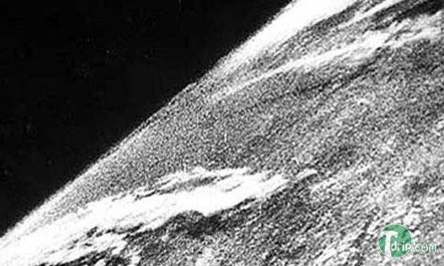 historical-photos-rare-pt2-first-photo-in-space-1946.jpg