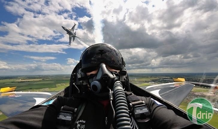 8 (1).jpg : 대한민국 공군 블랙 이글스 영국 상공을 날다.jpg