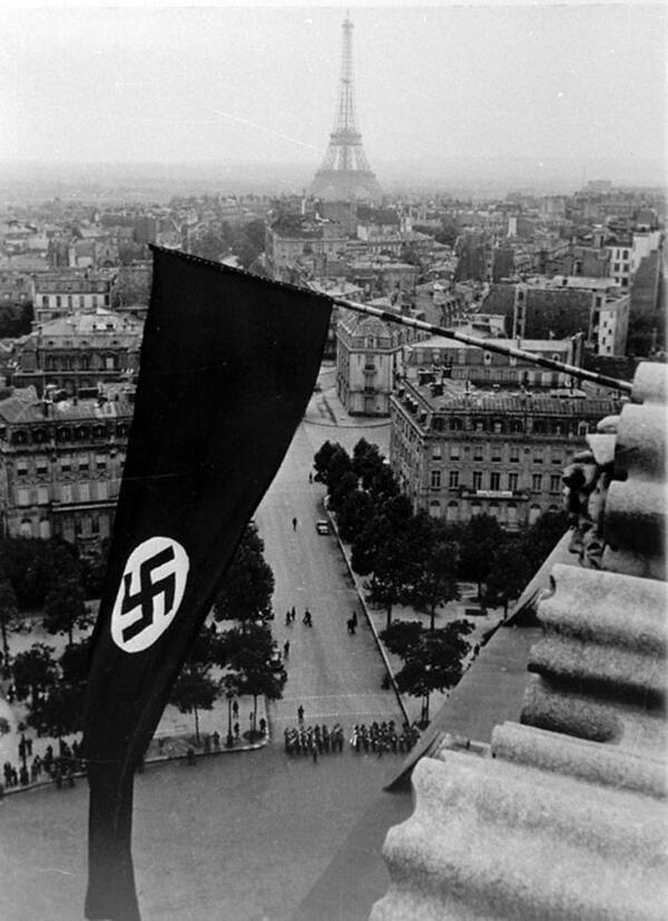 1940.나치에 점령된 파리.jpg