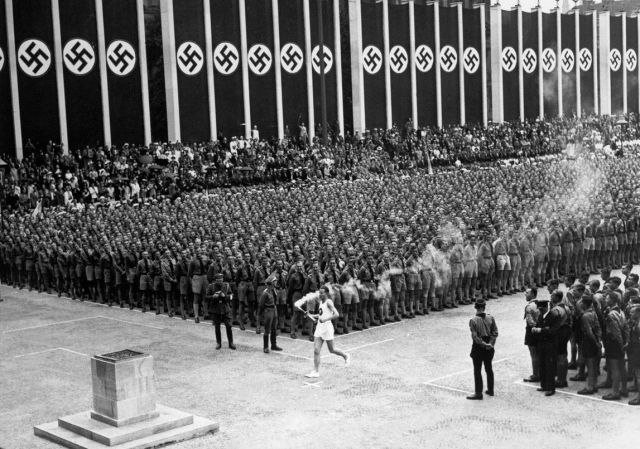 1936.베를린에 도착한 올림픽성화.jpg