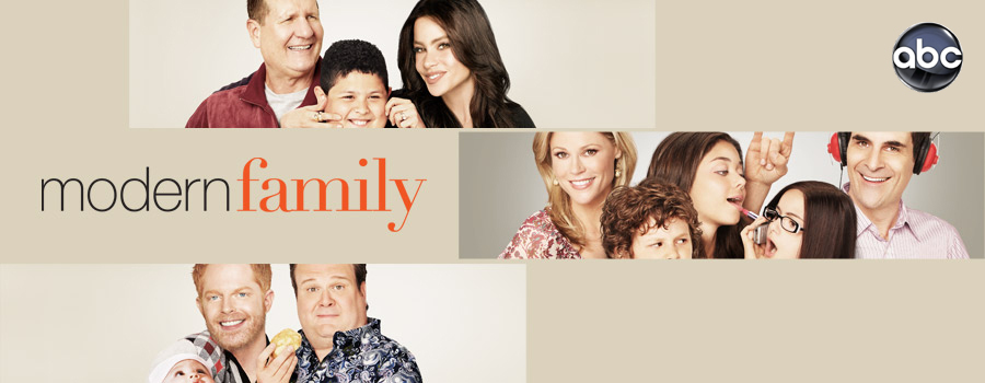 Modern-Family-Promotional-Poster-modern-family-9520316-900-350.jpg