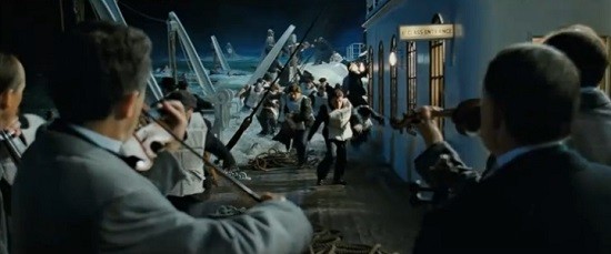 마지막까지 연주하는 타이타닉호 악단의 모습. 영화의 한 장면이다.ⓒ영화화면 캡쳐 