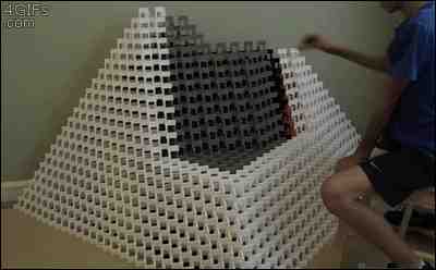 Dominos-pyramid.gif