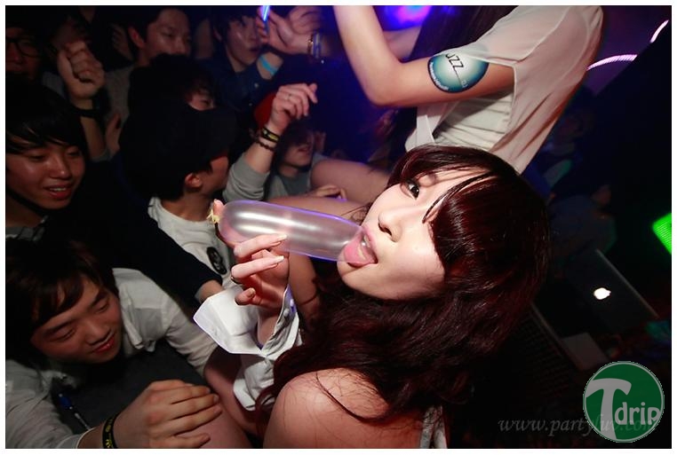 yagaller in the club 1.jpg : 클럽에 처음 간 야갤러들.jpg