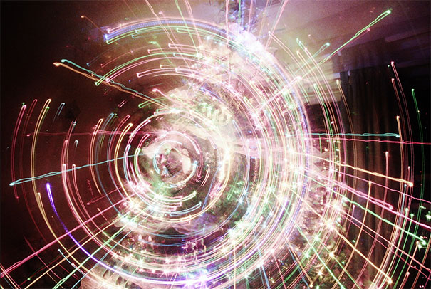 What-Happens-When-You-Take-A-Long-Exposure-Picture-Of-A-Christmas-Tree-While-Zooming-Out-5.jpg What-Happens-When-You-Take-A-Long-Exposure-Picture-Of-A-Christmas-Tree-While-Zooming-Out-5.jpg