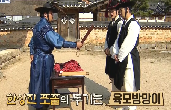 개드립 - 조선시대 최강의 포졸 장비 : 0f0918da71227e43f8ddb79132a46910.PNG 육모방맹이.PNG