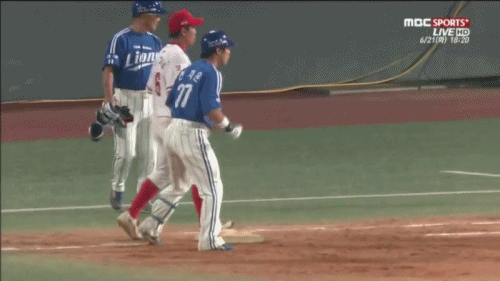 11.GIF : 빠따 세레모니 레전설.gif