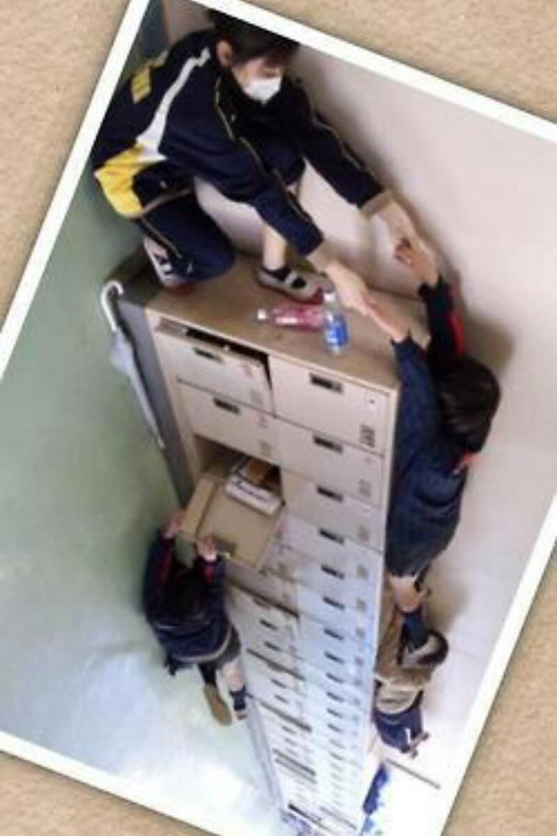 여고생들_교실에서_노는법.jpg