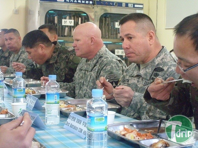 764ecd1472423d3f5471e602632d7529.jpg : 메인요리는 언제 나오냐?.jpg