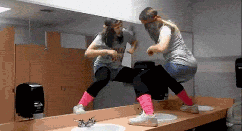 쩍벌2.gif