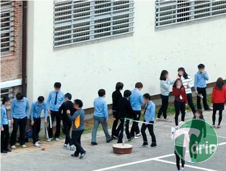 1.jpg : 반도의 흔한 교도소 운동장 풍경.JPG