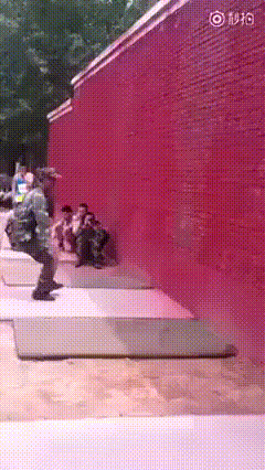 YvxHOOQ.gif