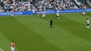 142601374F0304DD3D4938.gif : 찌느님 소름태클 모음.gif