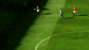 1207A5374F02B4E1203E96.gif : 찌느님 소름태클 모음.gif
