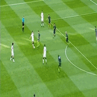 147DB4374F02B4E42C899A.gif : 찌느님 소름태클 모음.gif
