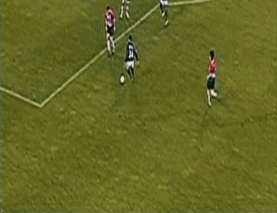 147A0F374F02B4E42F6206.gif : 찌느님 소름태클 모음.gif