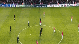 137CD5374F02B4E22BA05C.gif : 찌느님 소름태클 모음.gif