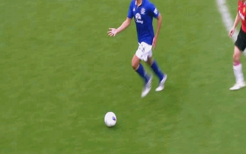 13346B374F02547A1E50A7.gif : 찌느님 소름태클 모음.gif
