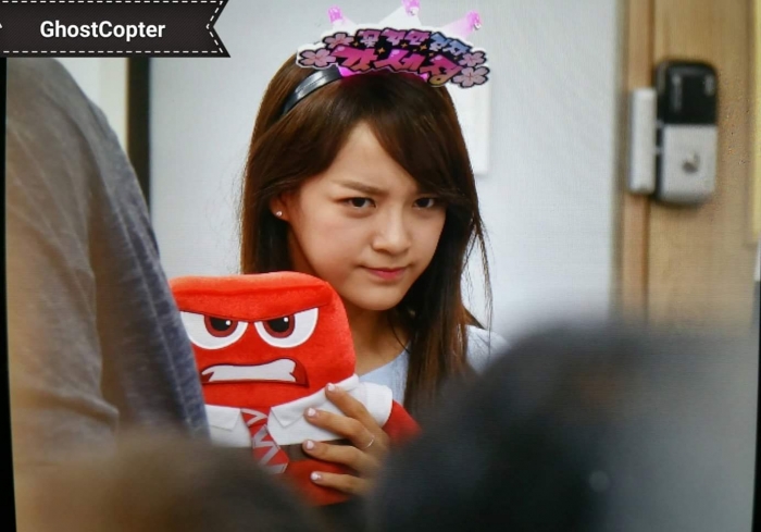 IpX8blr.jpg : 인형 따라하는 처자