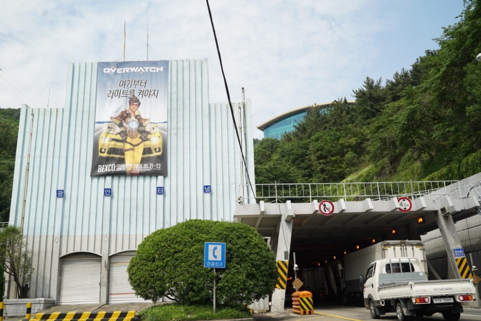 개드립 - 오버워치에 점령당한 부산 : 7451982df3b4fdbf9c94df8882d87e48.jpg overbusan2.jpg