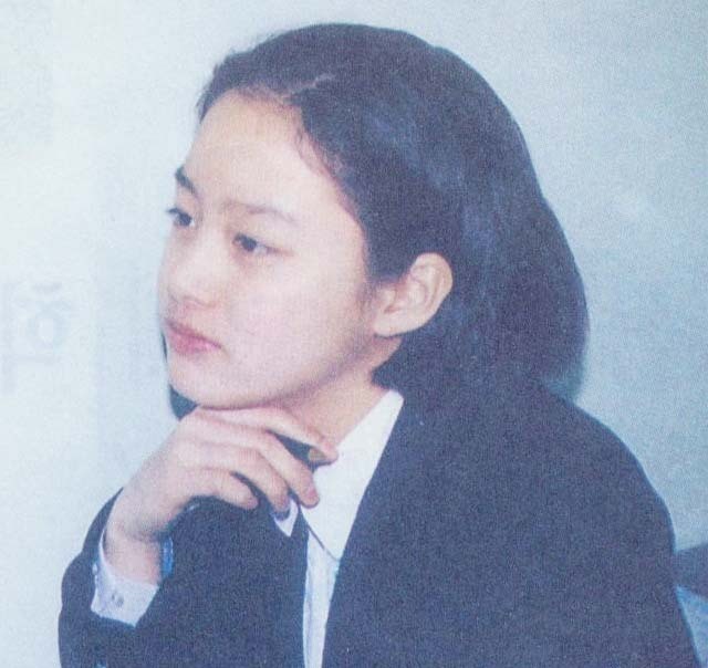 67255880a0cbb2764bdaf5f2e4de1981.jpeg : 김태희 고등학교 시절.jpg