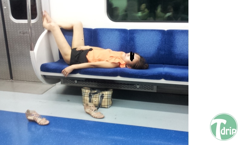 1.jpg : 지하철의 흔한 만취녀.JPG