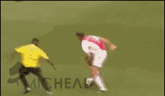 카메라도속이는 즐라탄 의 개인기.gif