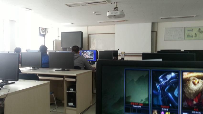 image.jpeg : 공포의 컴퓨터실.jpg