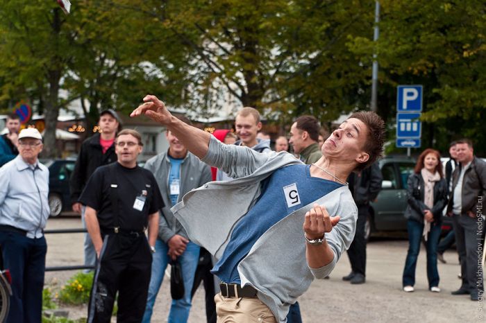 Cell Phone Throwing Contest in Finland (46 pics)