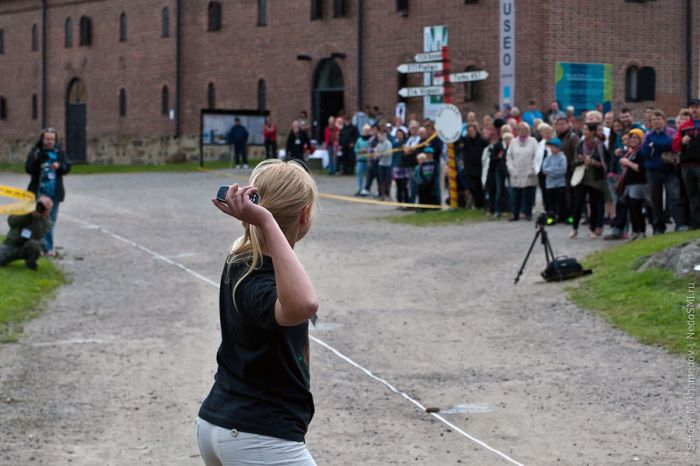 Cell Phone Throwing Contest in Finland (46 pics)