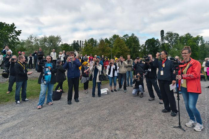 Cell Phone Throwing Contest in Finland (46 pics)