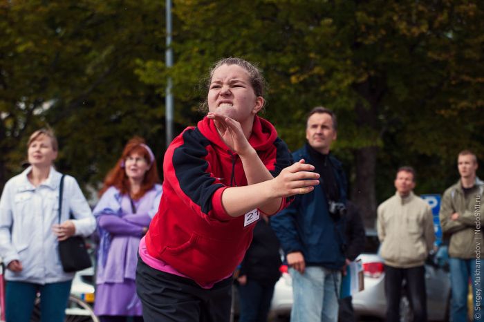 Cell Phone Throwing Contest in Finland (46 pics)