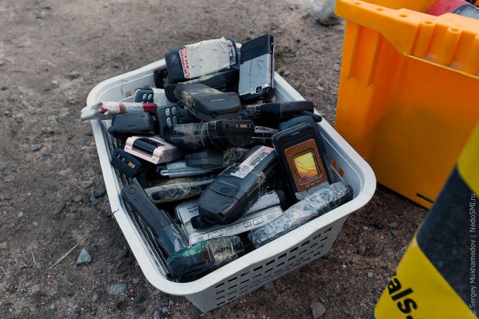 Cell Phone Throwing Contest in Finland (46 pics)
