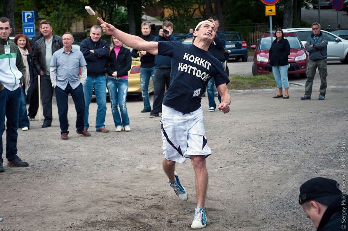 Cell Phone Throwing Contest in Finland (46 pics)