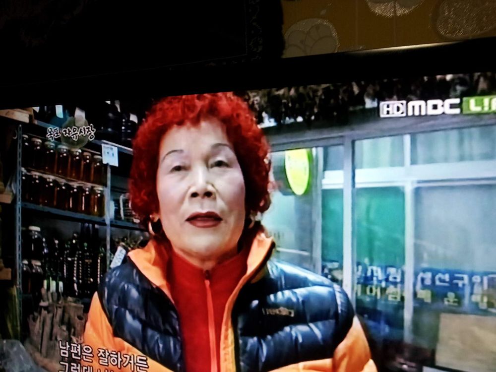 맥도날드cd7b9ff9.jpg : 섹시한 그녀의 빨간입술.. 풍성한 붉은머리...