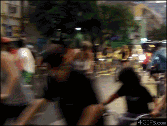 db9c1b31391ce171e57ceb2.gif : 아오 좀 비켜